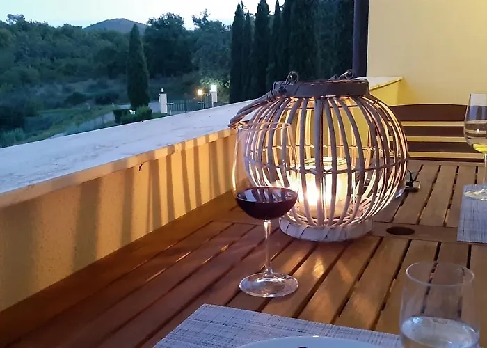 Sleeps 4 6-private Pool - Remote Countryside Apartment *